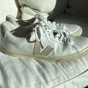 Like new men’s size 11 Vega sneakers